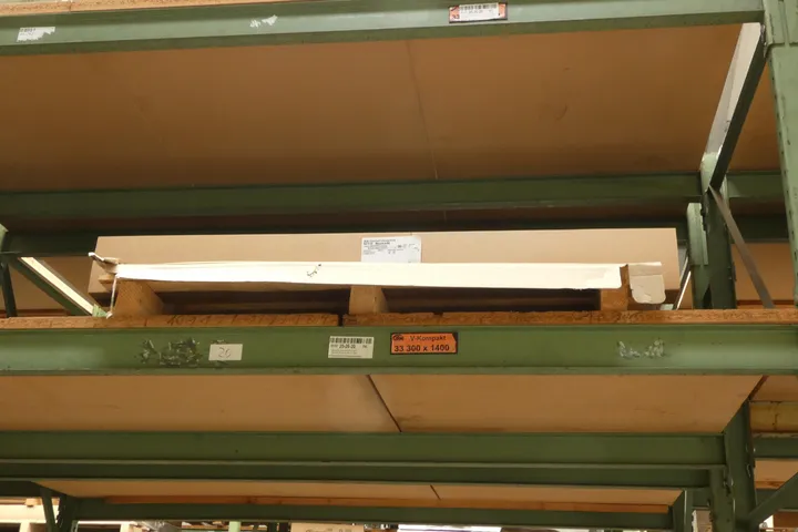 Kermi - Heizkörper Therm X2 Profil-V Typ 33, AG rechts, weiß Umfang: Palette mit Inhalt, Ebene 1 / Maße in cm ca. 30 x 140